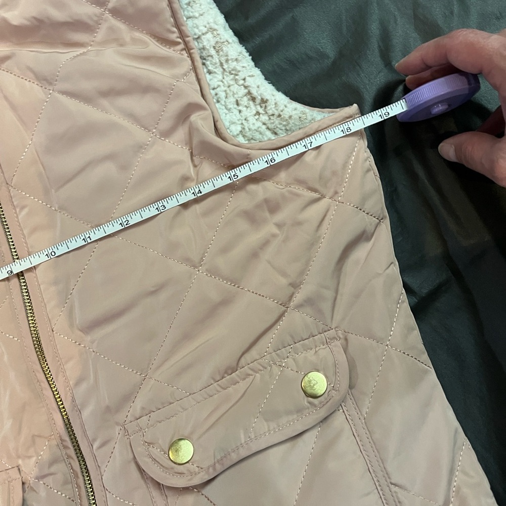 Love Tree Reversible Quilted Vest
Blush Pink/Sherpa/ Rose Gold zipper - Picture 2 of 12
